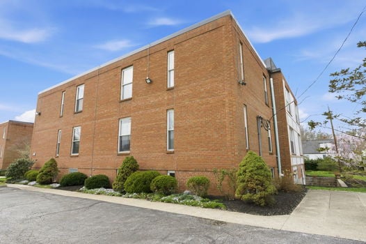 3-web-or-mls-3825 Petoskey Ave 31 (3 of 33)