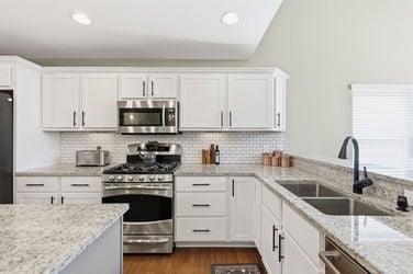 33-web-or-mls-7133 Fowler Ave (33 of 88)