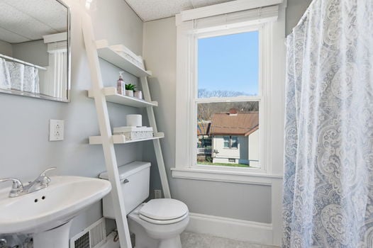 49-web-or-mls-6867 Hurd Ave (49 of 72)