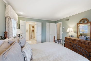 80-web-or-mls-6604 Madeira Hills Dr (80 of 117)