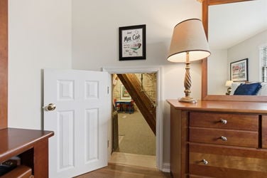 89-web-or-mls-6604 Madeira Hills Dr (89 of 117)