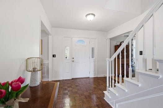 1-web-or-mls-9018 Winthrop Dr (1)
