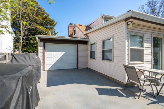 10-web-or-mls-6965 Euclid Ave (10 of 29)