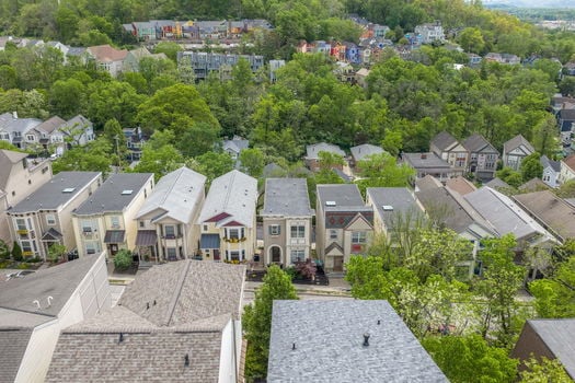 11-web-or-mls-452 Strafer St-11