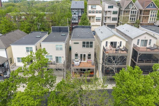 15-web-or-mls-452 Strafer St-15