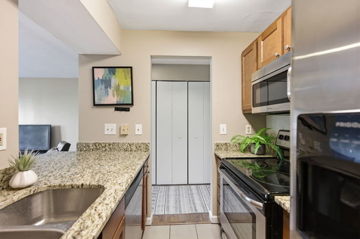 17-web-or-mls-1815 William Howard Taft Rd 502-17