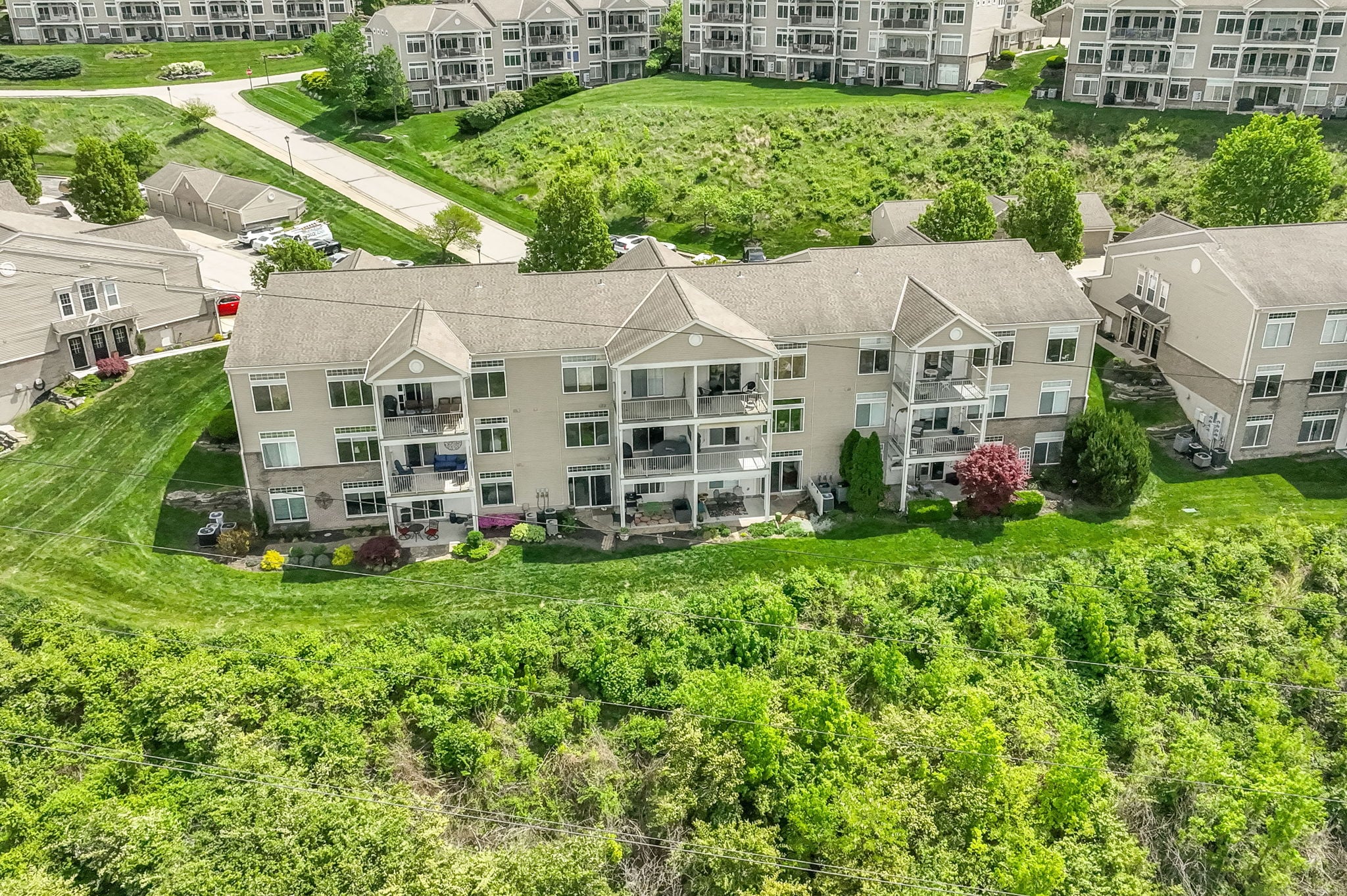 17-web-or-mls-323 Skyview Ct-17