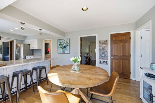 17-web-or-mls-9018 Winthrop Dr-17 (1)