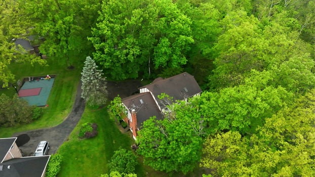 17-web-or-mls-9018 Winthrop Dr-17