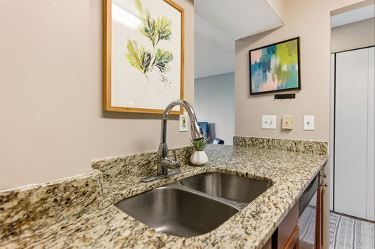 18-web-or-mls-1815 William Howard Taft Rd 502-18