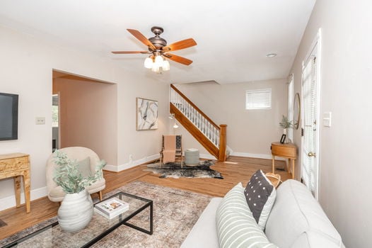 18-web-or-mls-2846 Markbreit Ave-18