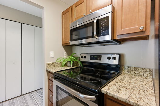 19-web-or-mls-1815 William Howard Taft Rd 502-19