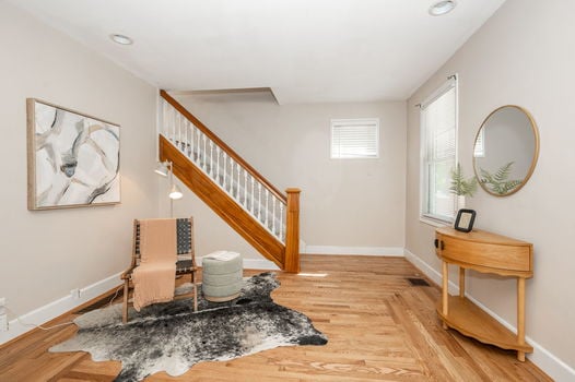 19-web-or-mls-2846 Markbreit Ave-19