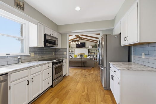 19-web-or-mls-9018 Winthrop Dr-19 (1)