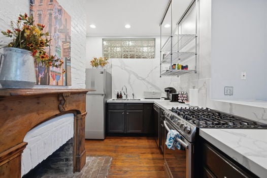 21-web-or-mls-111 E 13th St-21