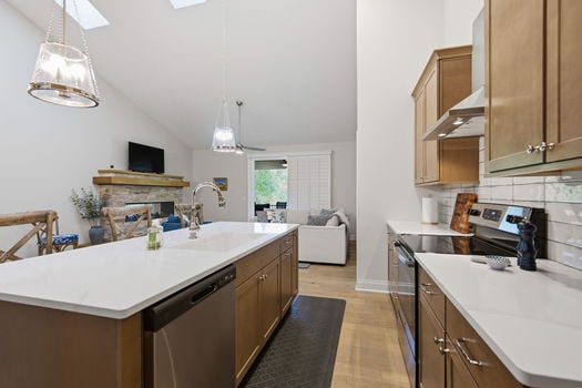 23-web-or-mls-104 S Pinnacle Dr-23