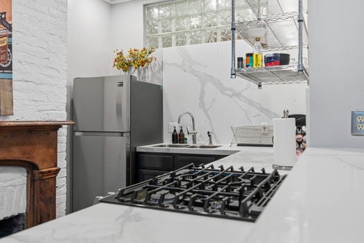 23-web-or-mls-111 E 13th St-23