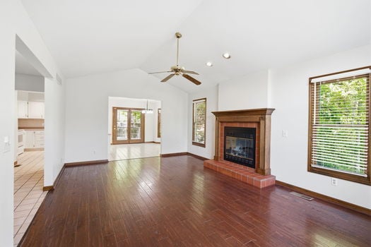 23-web-or-mls-2739 Queenswood Dr-23