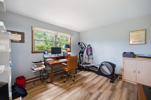 23-web-or-mls-9018 Winthrop Dr-23