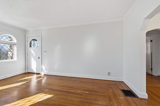 24-web-or-mls-2506 Moundview Dr (24 of 57)