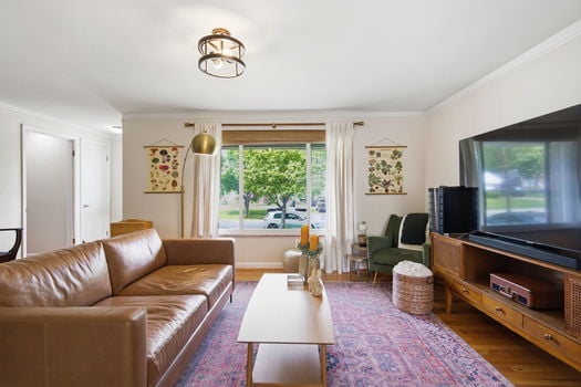 24-web-or-mls-6826 Le Conte Ave (24 of 55)