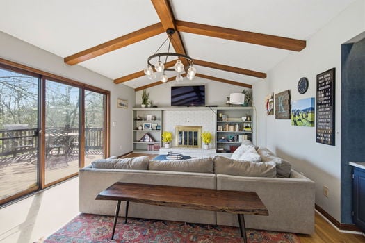 24-web-or-mls-9018 Winthrop Dr-24 (1)