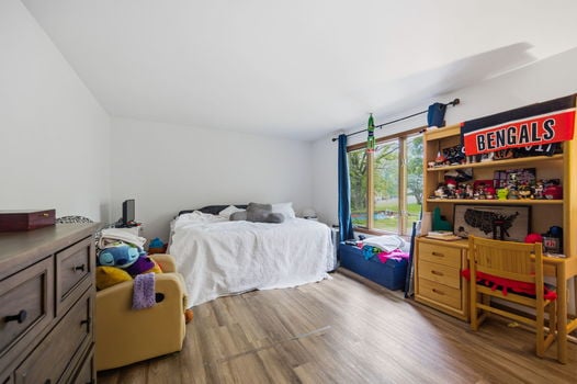 24-web-or-mls-9018 Winthrop Dr-24