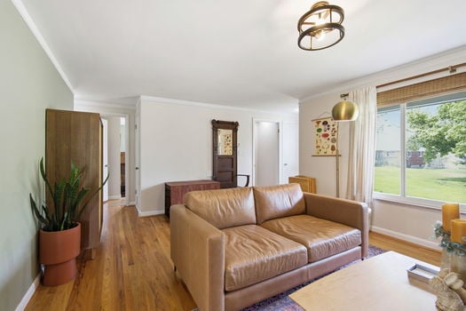 25-web-or-mls-6826 Le Conte Ave (25 of 55)