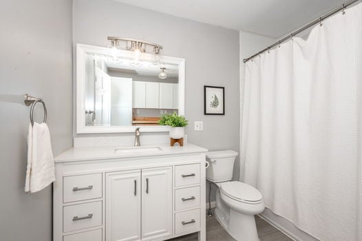 27-web-or-mls-2846 Markbreit Ave-27