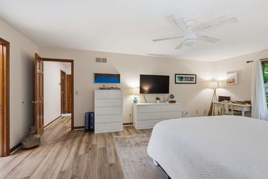 28-web-or-mls-9018 Winthrop Dr-28