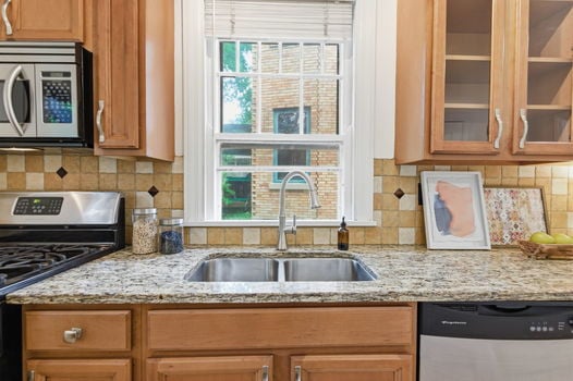 30-web-or-mls-2840 Pine Grove Ave-30