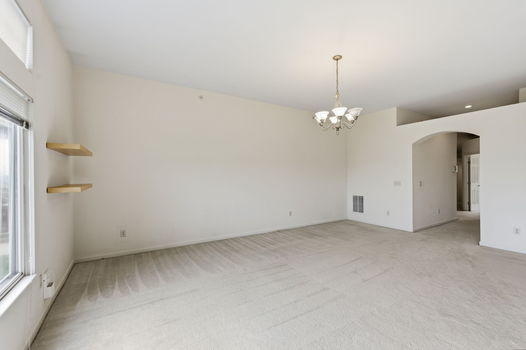 30-web-or-mls-323 Skyview Ct-30