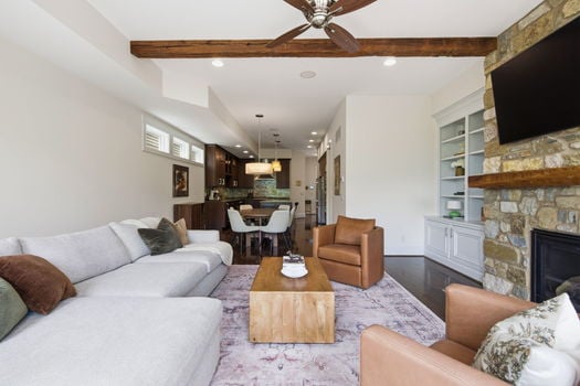 30-web-or-mls-452 Strafer St-30