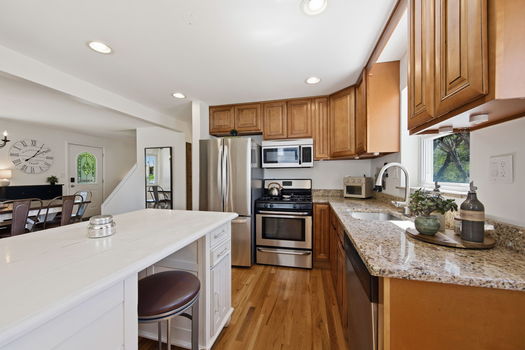 30-web-or-mls-7905 Mapleleaf Dr-30