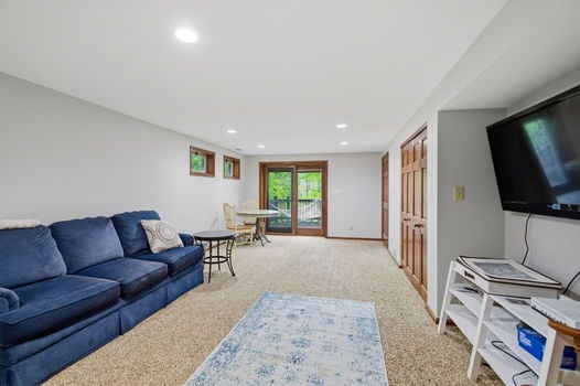30-web-or-mls-9018 Winthrop Dr-30