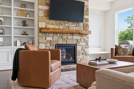 32-web-or-mls-452 Strafer St-32