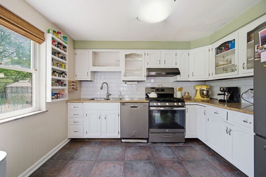 32-web-or-mls-6826 Le Conte Ave (32 of 55)