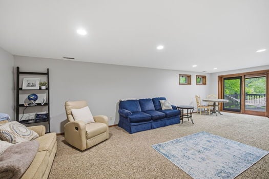 32-web-or-mls-9018 Winthrop Dr-32