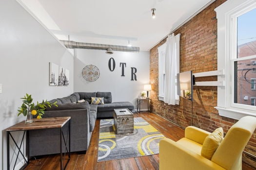33-web-or-mls-111 E 13th St-33