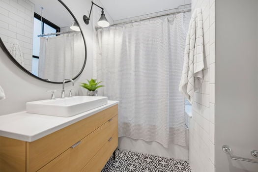 33-web-or-mls-131 W 15th St 1B-33