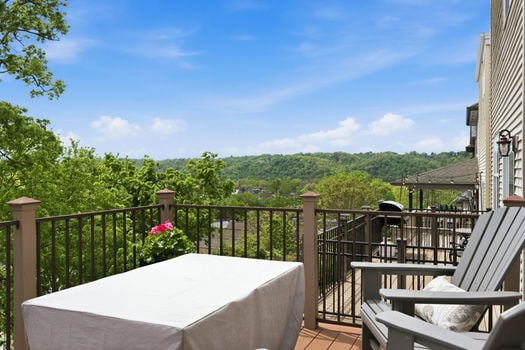 33-web-or-mls-452 Strafer St-33