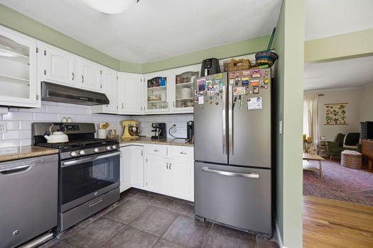 33-web-or-mls-6826 Le Conte Ave (33 of 55)