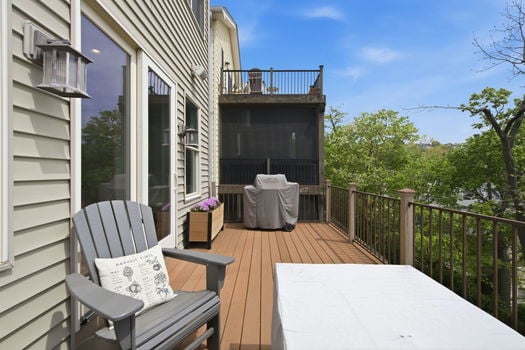 34-web-or-mls-452 Strafer St-34