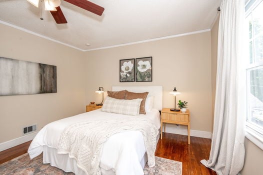 36-web-or-mls-2846 Markbreit Ave-36