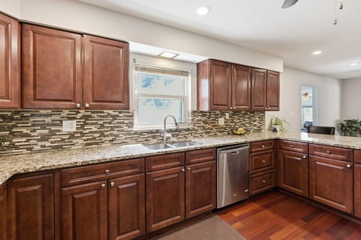 37-web-or-mls-6965 Euclid Ave-37