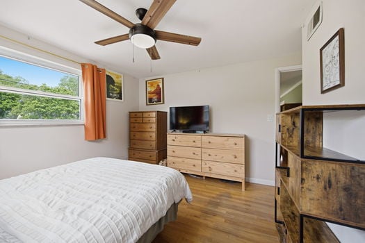 39-web-or-mls-6826 Le Conte Ave (39 of 55)