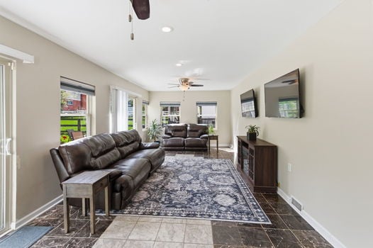 41-web-or-mls-6965 Euclid Ave-41