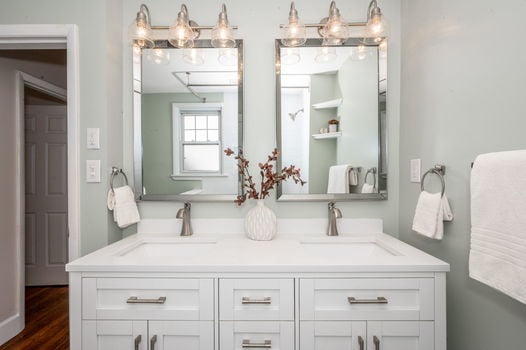 42-web-or-mls-2846 Markbreit Ave-42