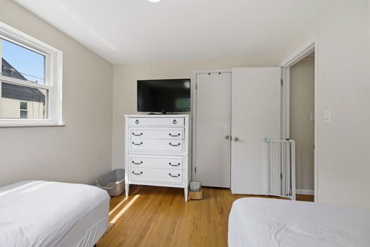 43-web-or-mls-6826 Le Conte Ave (43 of 55)