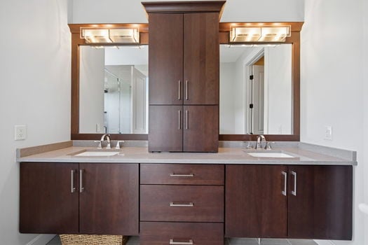 44-web-or-mls-452 Strafer St-44